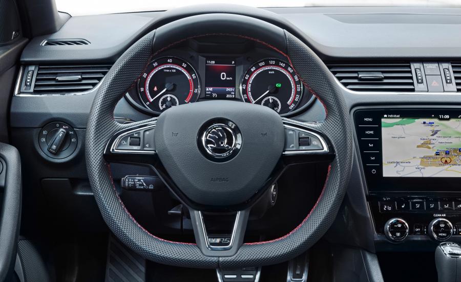 Панель приборов Skoda Octavia RS 245 (5E) 2017 года  (WW) (фото 31 из 50)